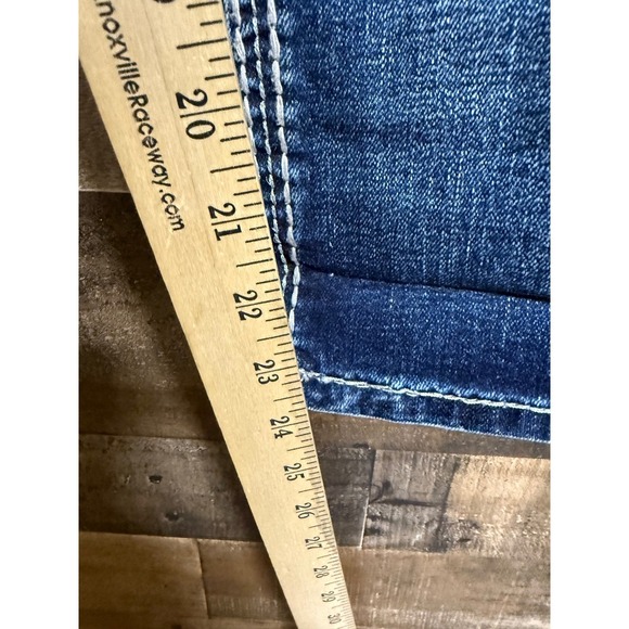 Rock Revival Ruella Easy Capri Jeans Womens Size 31 Embellished Stretch Denim - Picture 6 of 9